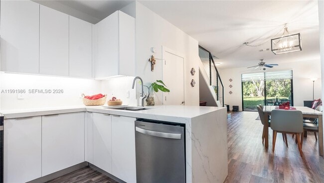 Building Photo - 3889 Tree Top Dr