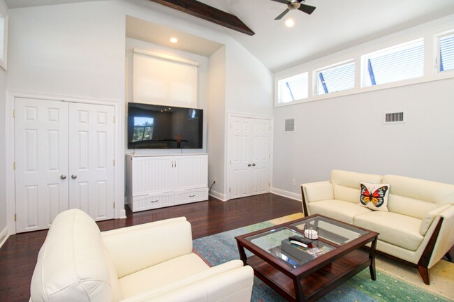 Building Photo - **STUNNING POOL HOME**4BEDS / 4.5BATHS**AQ...