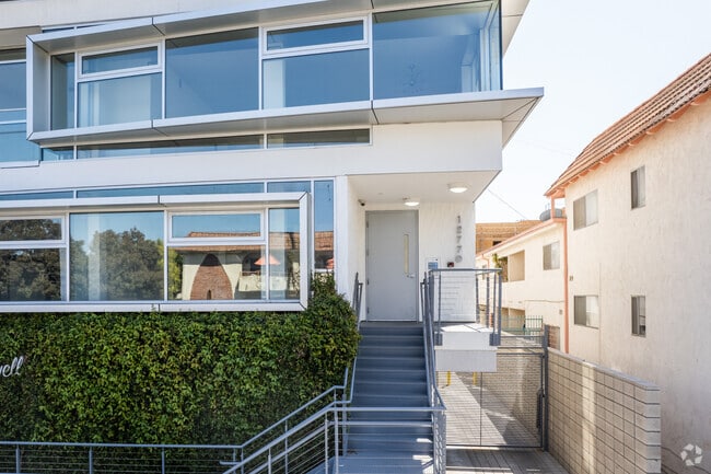 Building Photo - The Caswell