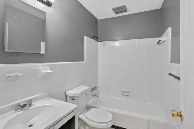 Building Photo - 609 Allen Dr
