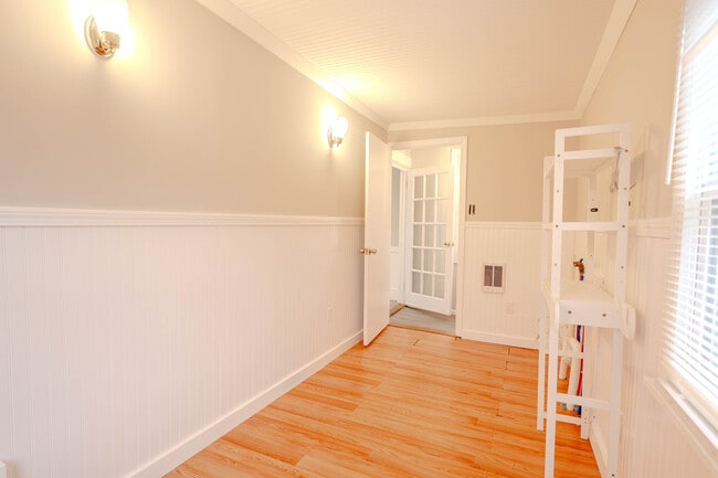 Building Photo - 11 Burritt Ave