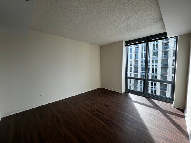 Building Photo - 1250 S Michigan Ave