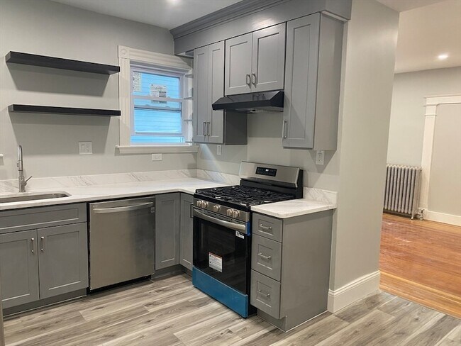 Building Photo - 811 Somerville Ave