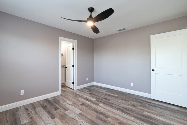 Building Photo - 2 YEAR OLD DUPLEX NEAR ACU!