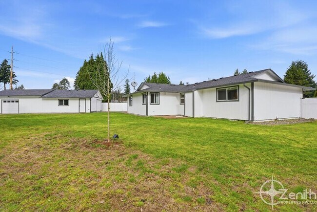 Building Photo - 13801 NE 40th St