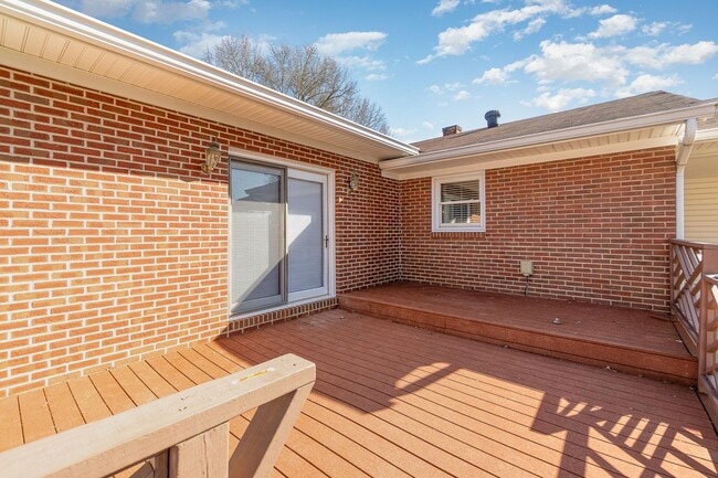 Building Photo - MOVE-IN READY!