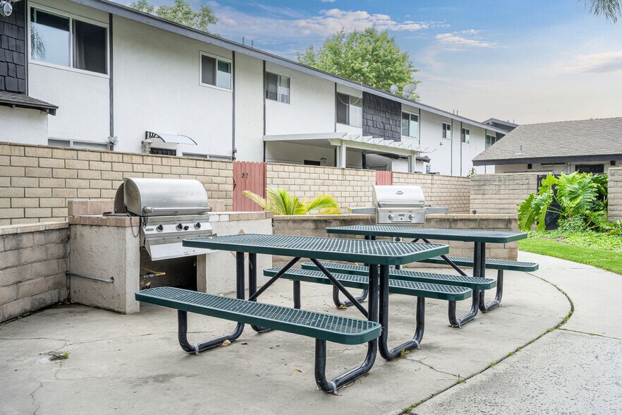 Building Photo - 7100 Cerritos Ave