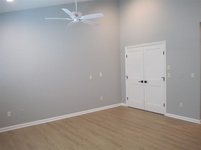Building Photo - 163 Windward Ct S