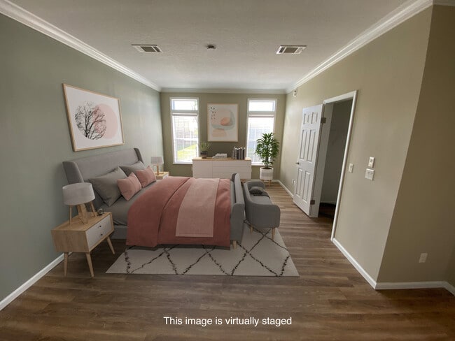 Building Photo - 5307 Camelot Dr E