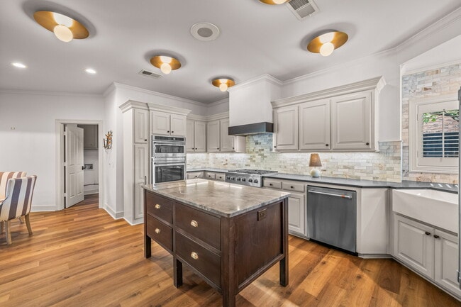 Building Photo - Luxury 5 Bed, 4.5 Bath, with Pool in Lakeridge!!!