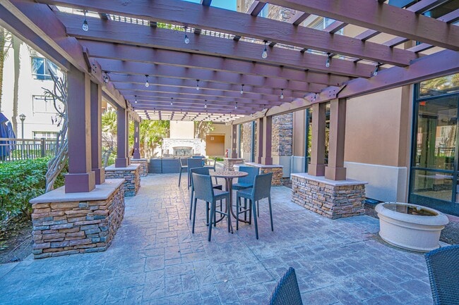 Building Photo - COMING SOON! 1 Bedroom Condo for Rent in the Madisons!