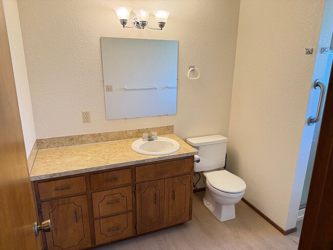 Building Photo - Well-kept house in desirable Thurston neighborhood!