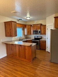 Building Photo - Spacious Townhome for rent in Rexburg