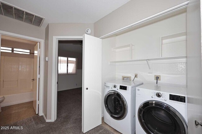 Building Photo - 4331 E Siesta Ln