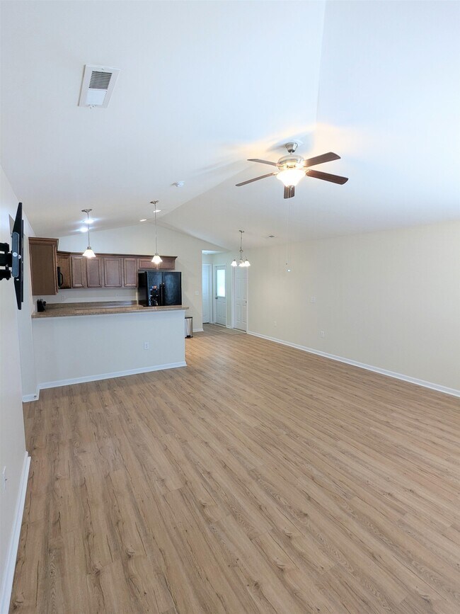 Building Photo - 1328 Valor Rd