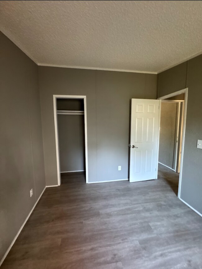 Building Photo - 422 N 4th Ave