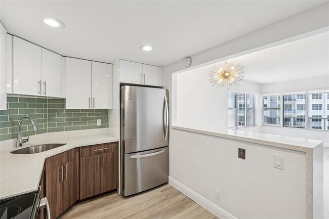 Building Photo - 3700 Galt Ocean Dr