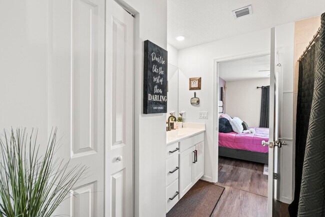 Building Photo - 701 Carlyle Wy