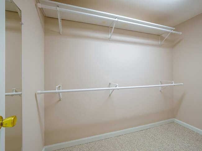 Building Photo - 2702 Navarre Dr
