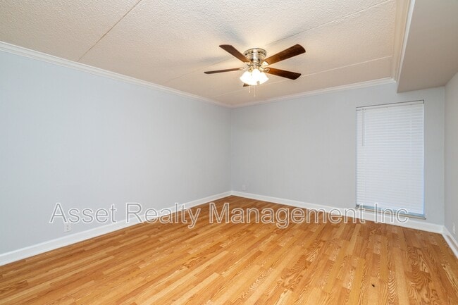 Building Photo - 407 Canberra Dr