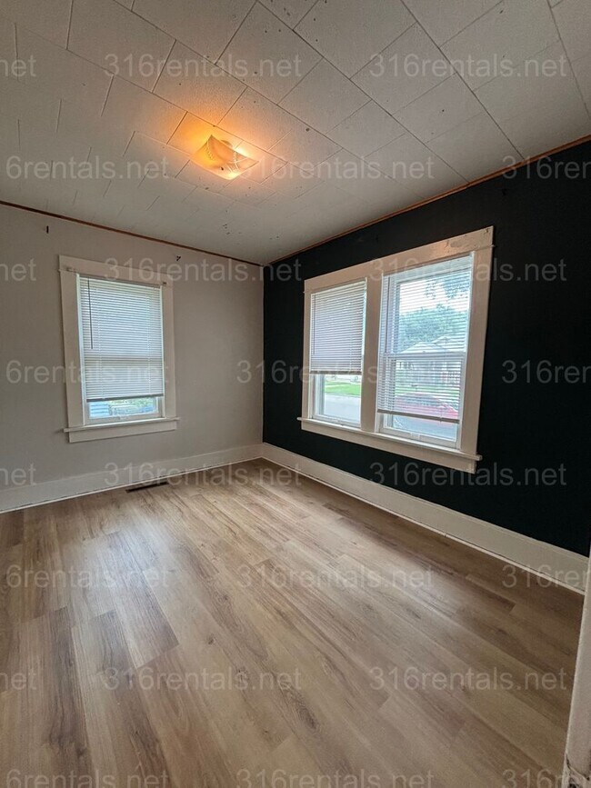 Building Photo - Two bedroom one bath house available now