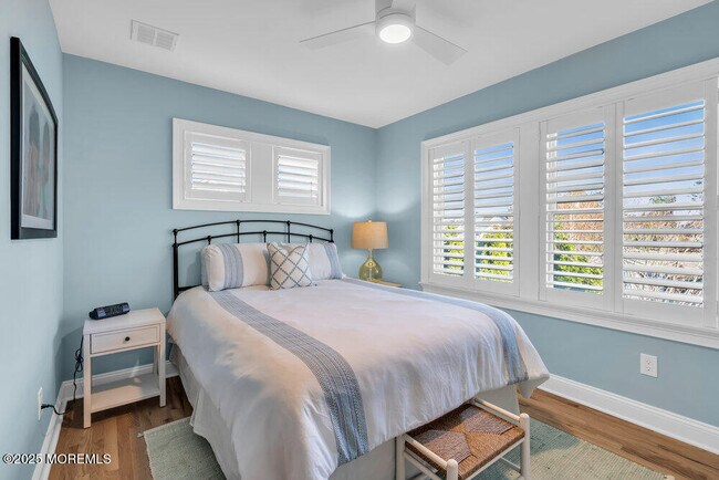 Building Photo - 102 4th Ave