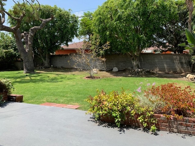 Building Photo - 5913 S Fairfax Ave