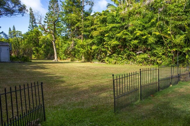 Building Photo - 592 Kaupakalua Rd