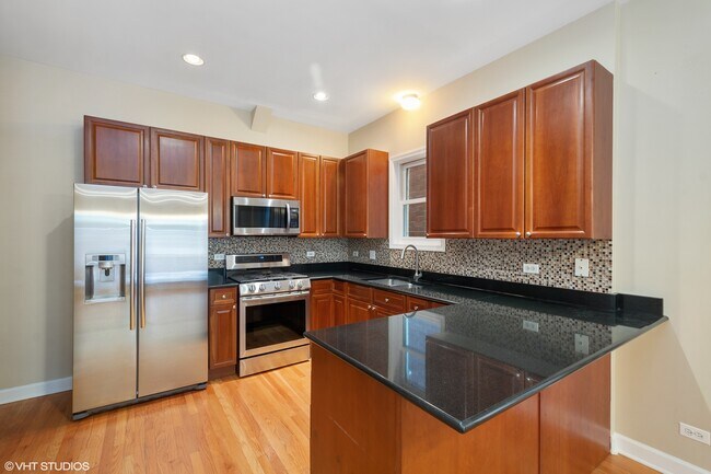 Building Photo - 882 W Lill Ave