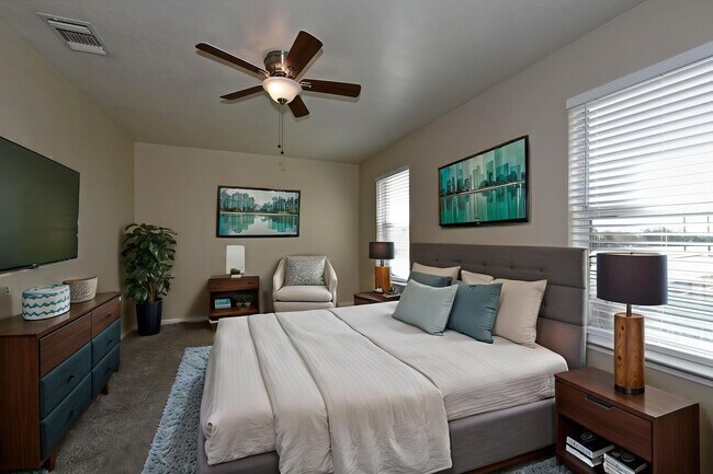 Building Photo - 4 Bedrooms!!!!! 2.5 bath and 2 attached ca...