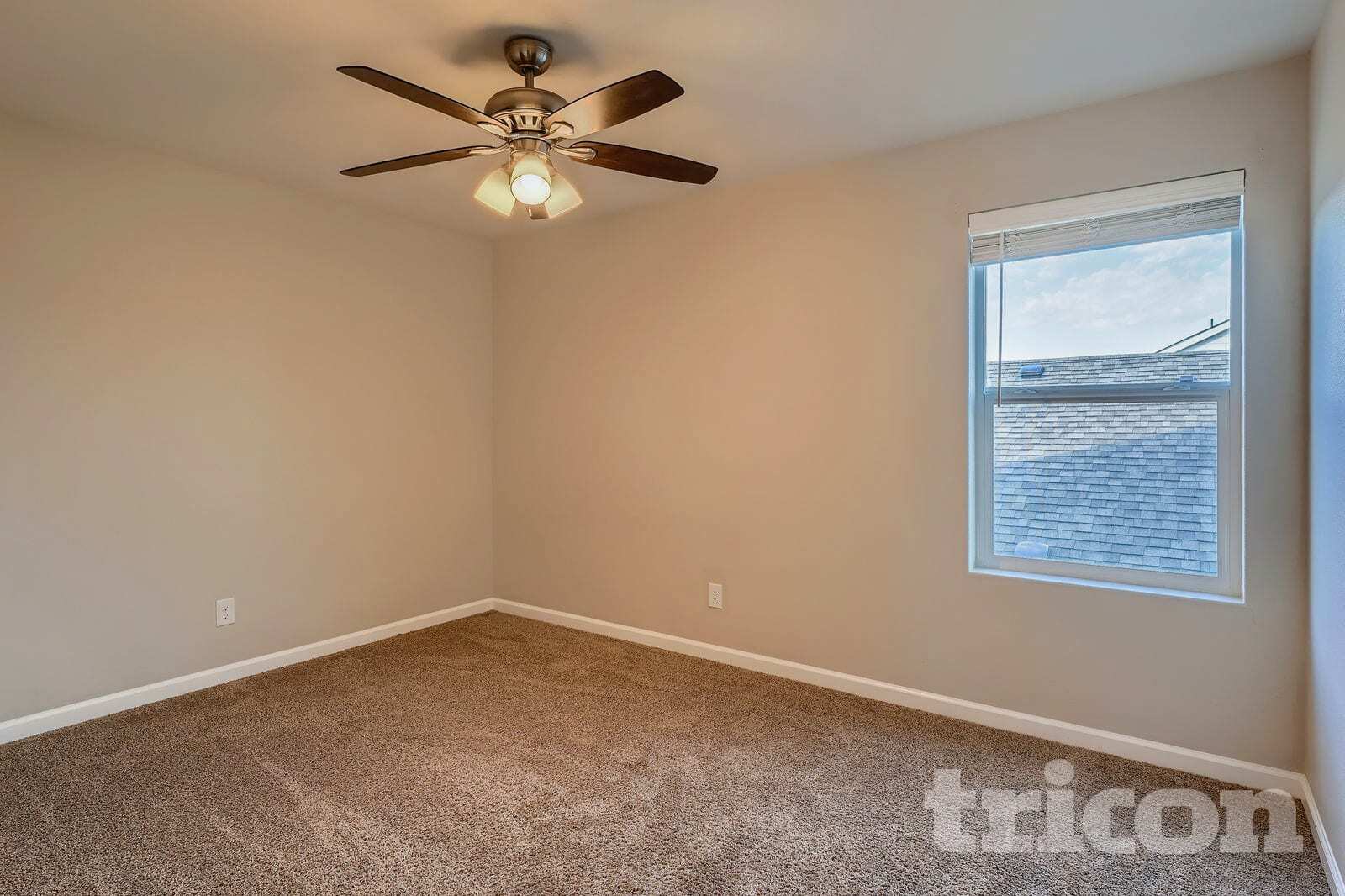 Building Photo - 884 Sigrist Dr E