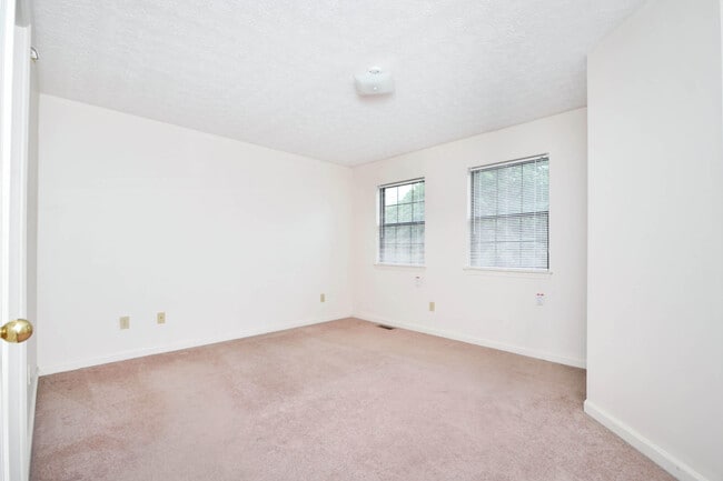 Building Photo - 537 Deaton Pl