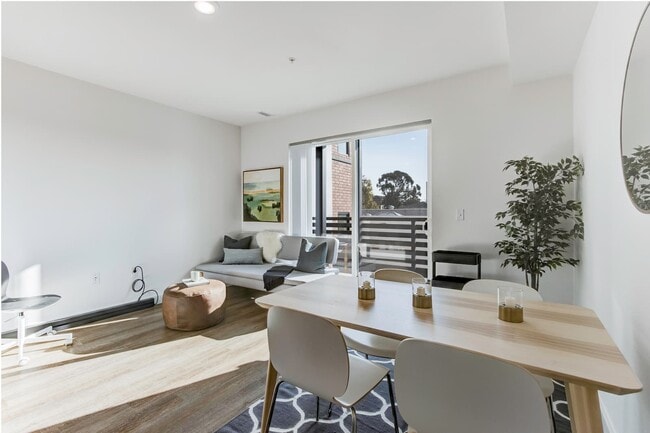 Building Photo - Maya