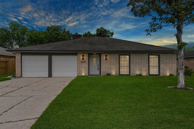 Building Photo - 15439 Indian Woods Dr