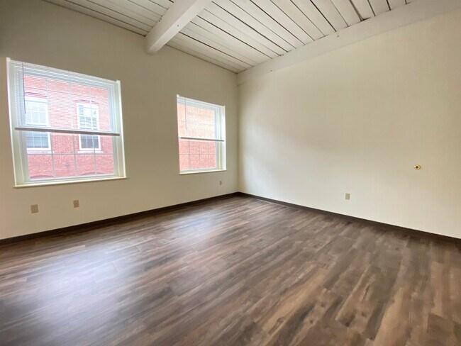 Building Photo - 30 Hanover St