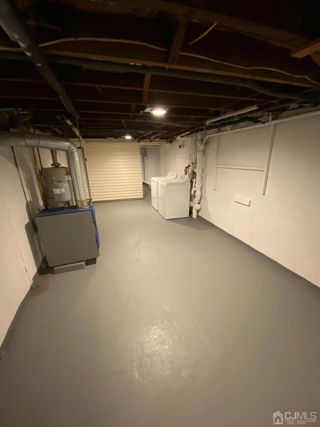 Building Photo - 28 Victoria Ave