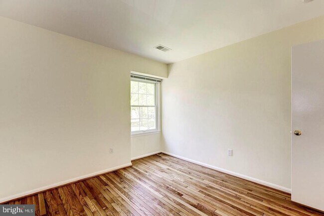 Building Photo - 11220 Broad Green Dr