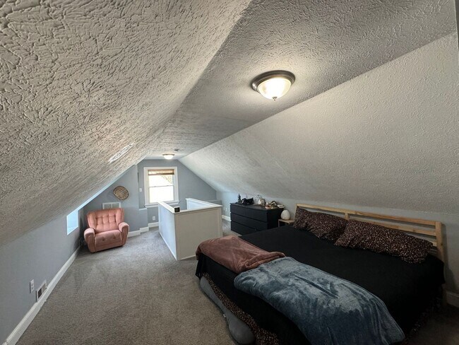 Building Photo - Welcome to this charming Cape Cod style ho...