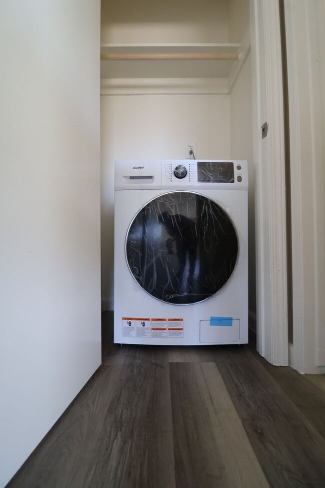 Building Photo - 442 W Moyer Ave