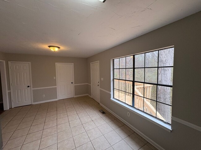 Building Photo - For Rent