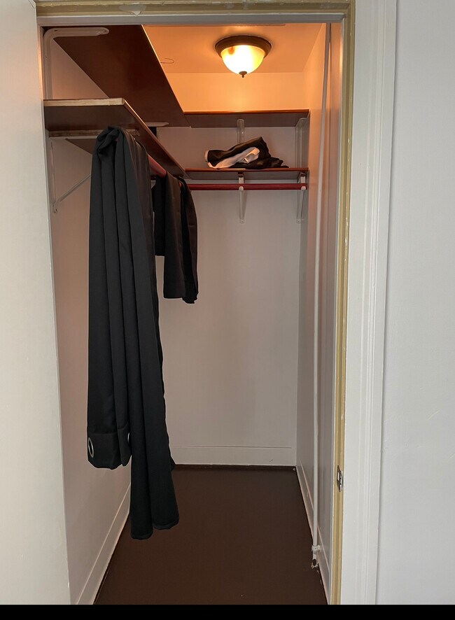 Bedroom 1 Closet - 727 N Alta Vista Blvd