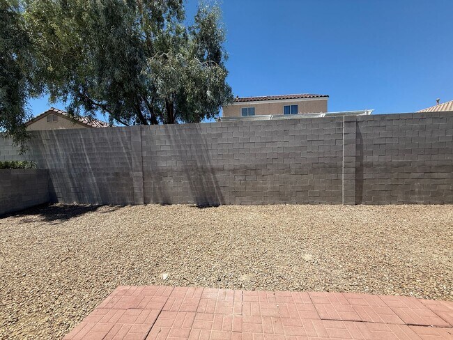 Building Photo - NEW Paint + NEW Carpet + NEW blinds + NEW ...