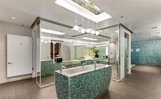 Building Photo - 4525 Dean Martin Dr