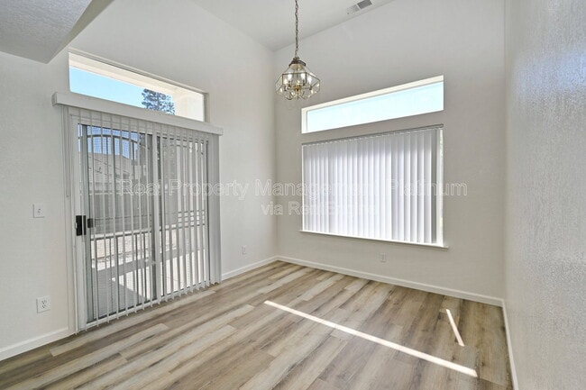 Building Photo - 2233 E Christopher Dr