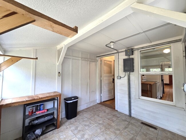 Building Photo - 5782 Bridger Canyon Rd