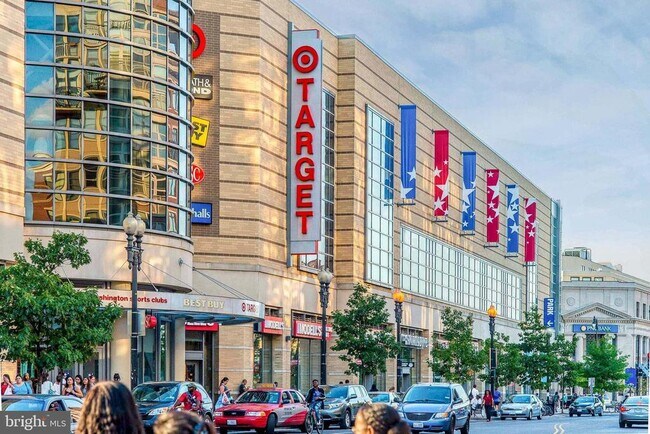 Building Photo - 1457 Park Rd NW