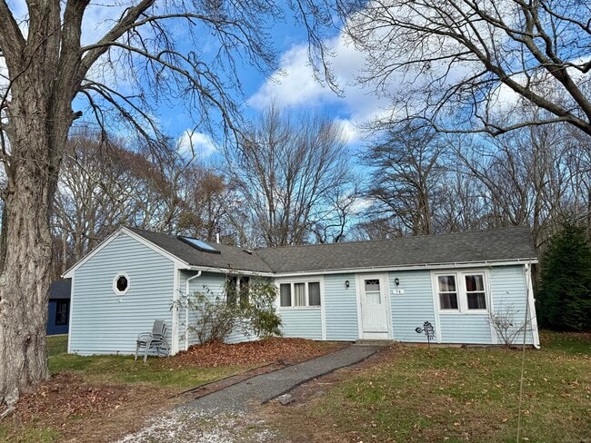 Building Photo - 74 Grove Beach Rd N