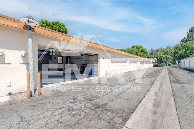 Building Photo - 9781 Karmont Ave