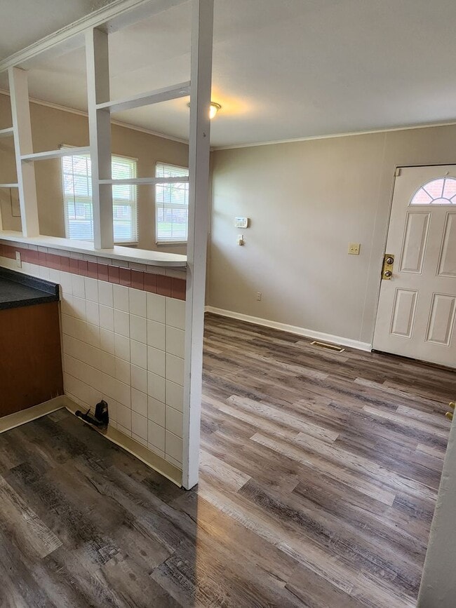 Building Photo - 3 Bedroom Home