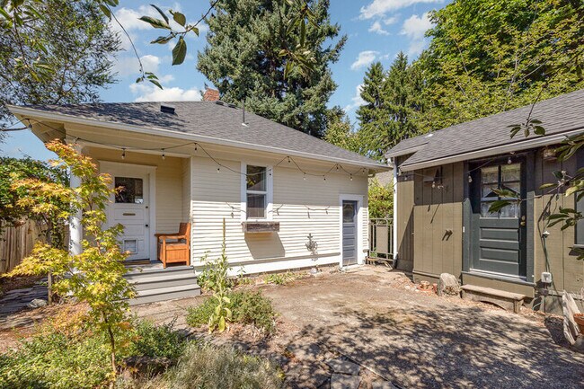 Building Photo - 4406 6th Ave NW